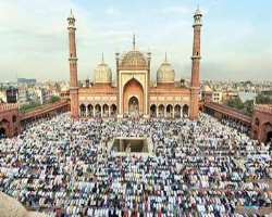 It is the largest mosque in the Indian subcontinent. Over twenty-five thousand devotees can offer their prayer at a time.